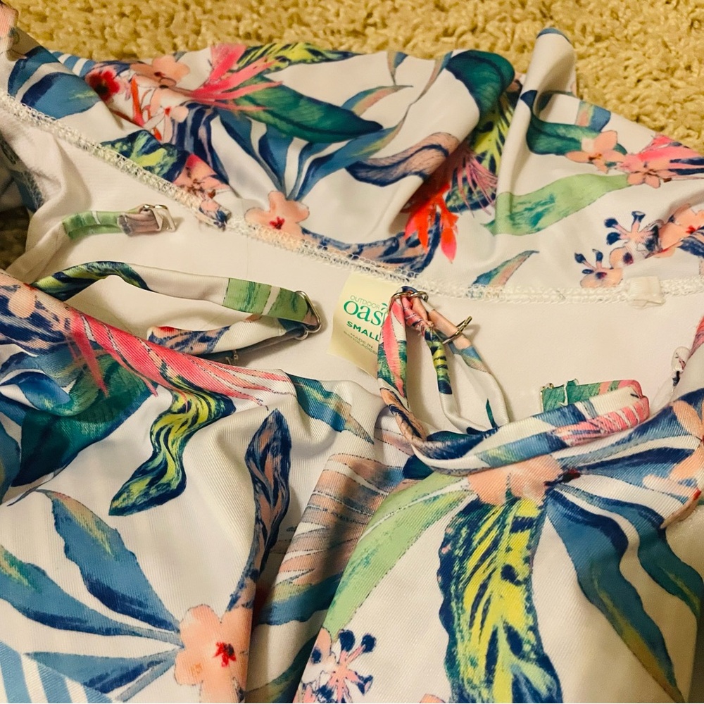 Oasis beautiful swim top size S